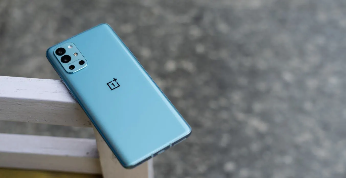 Смартфон OnePlus 9R