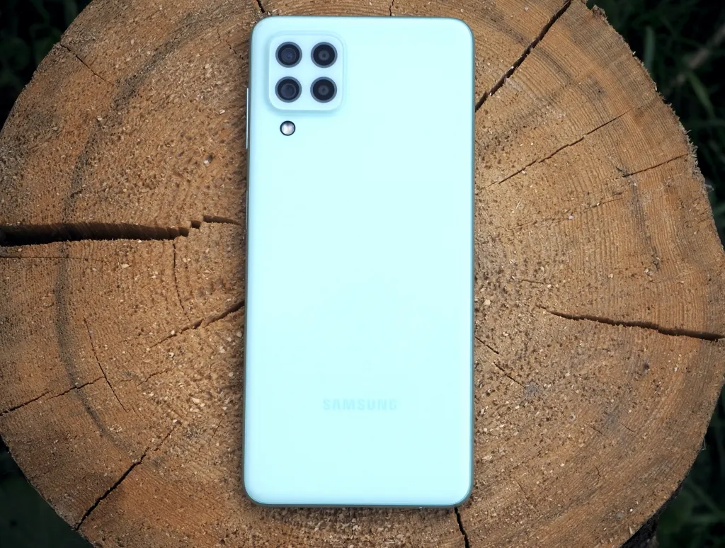 Классный Samsung Galaxy сливают по лучшей цене в Черную пятницу. Это бюджетник с 90-герцовым дисплеем и оптической стабилизацией