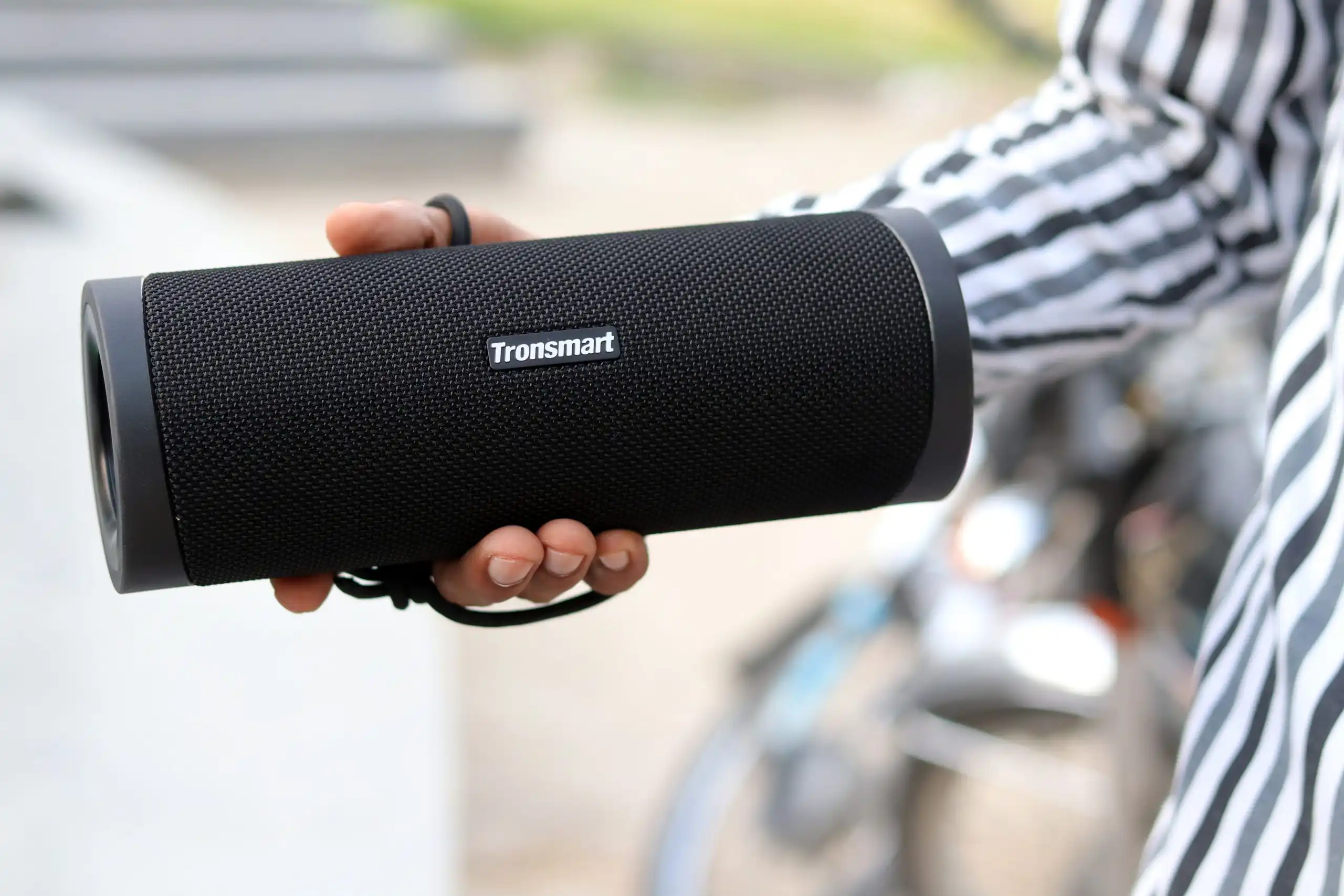 Берем убийцу JBL по лучшей цене в Черную пятницу. Это колонка с мощным звуком и встроенным пауэрбанком