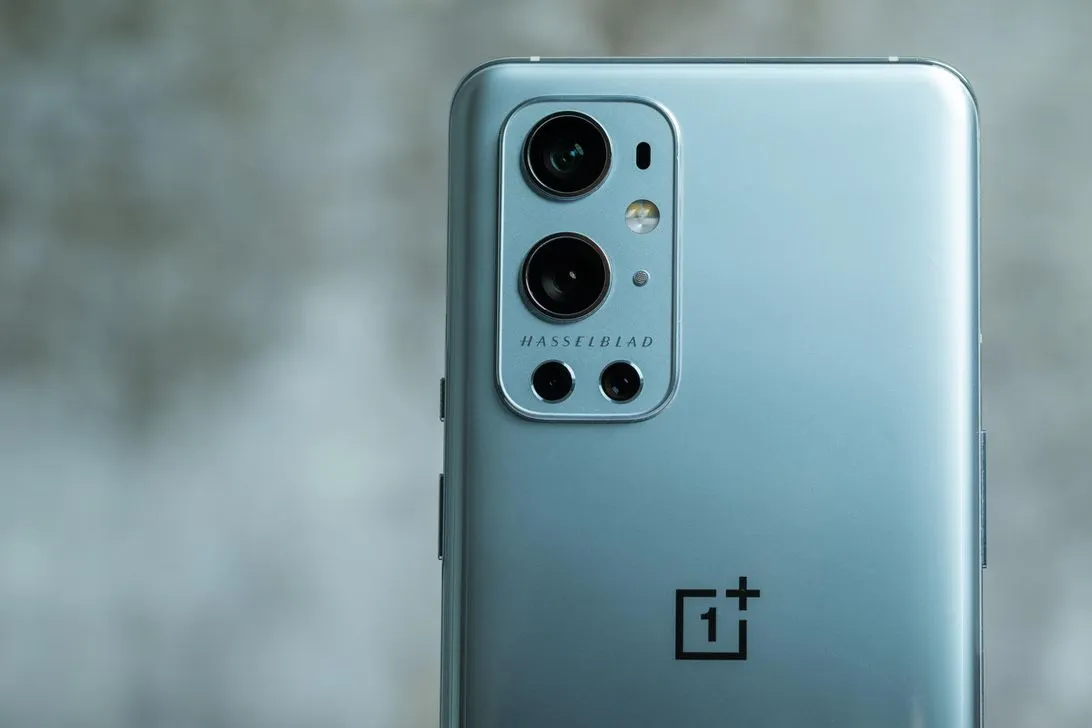 Смартфон OnePlus 9R