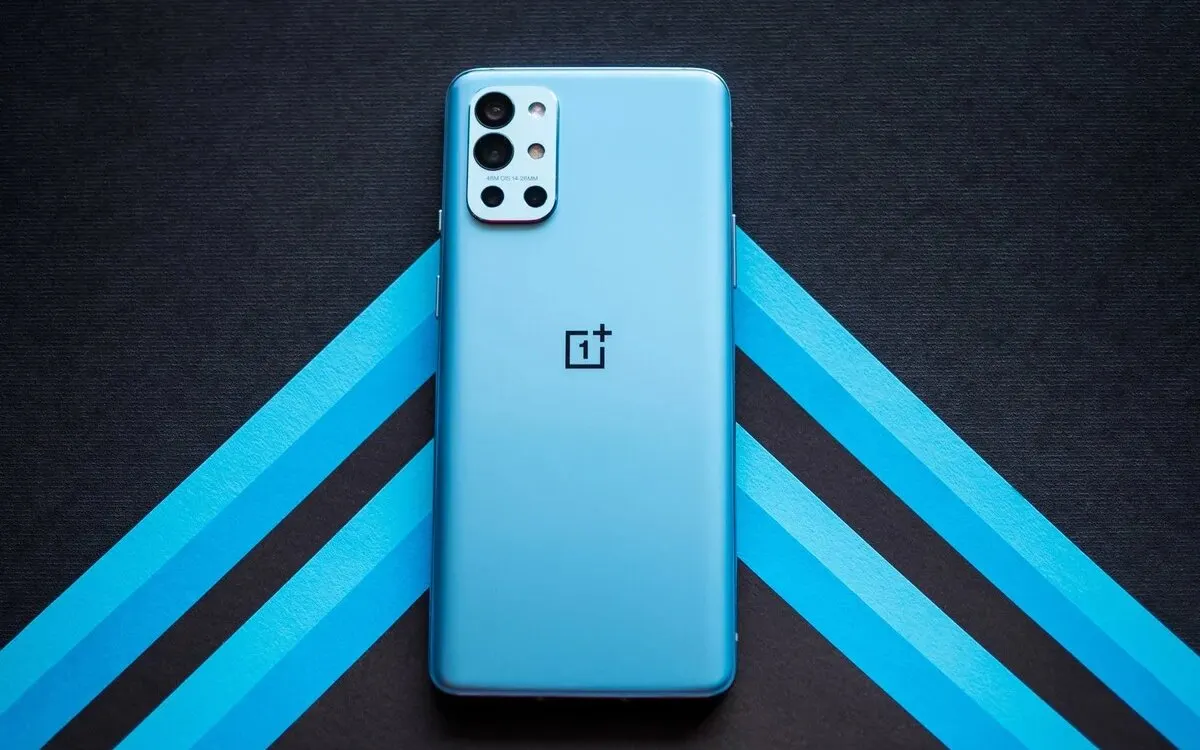 OnePlus 9R подешевел в Черную пятницу на AliExpress. Это флагман по цене середняка