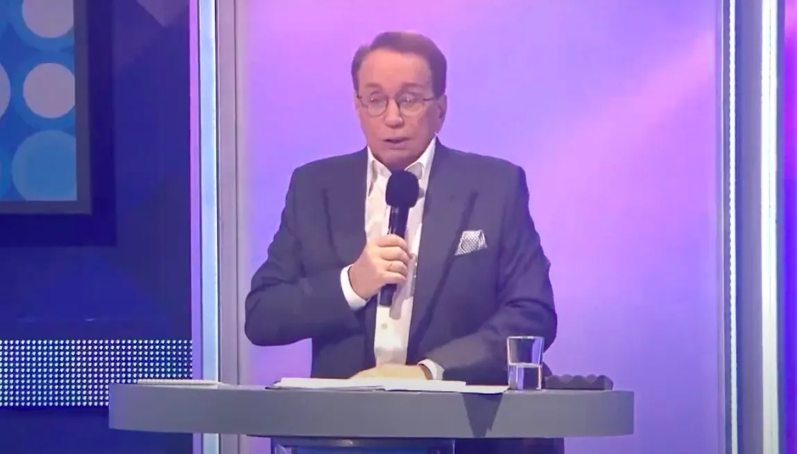 Александр Масляков поблагодарил беглых преступников на 60-летии КВН. Цензоры не заметили подставу