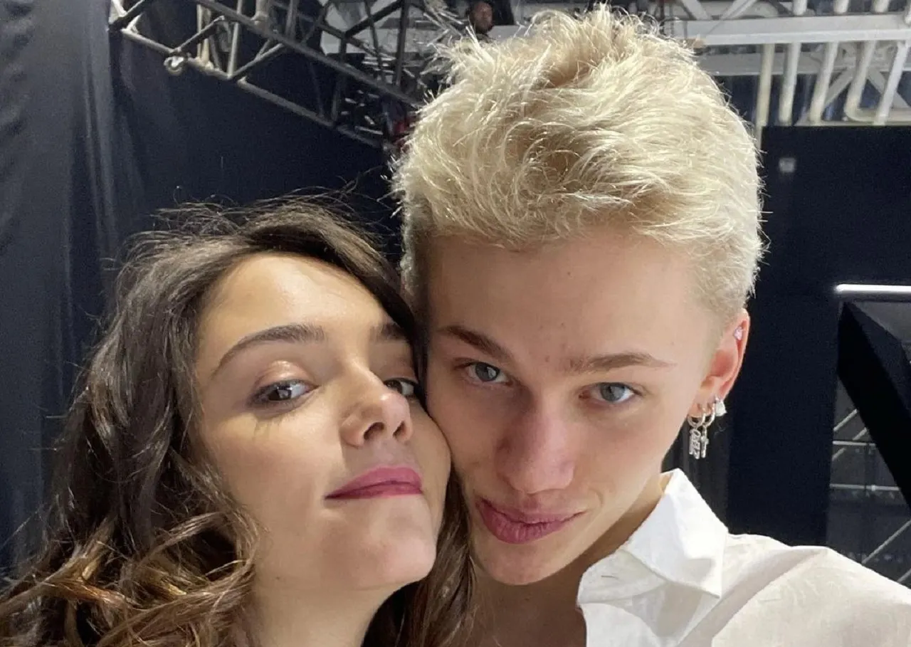 Даня Милохин поцеловал Евгению Медведеву на «Ледниковом периоде». Теперь по-настоящему