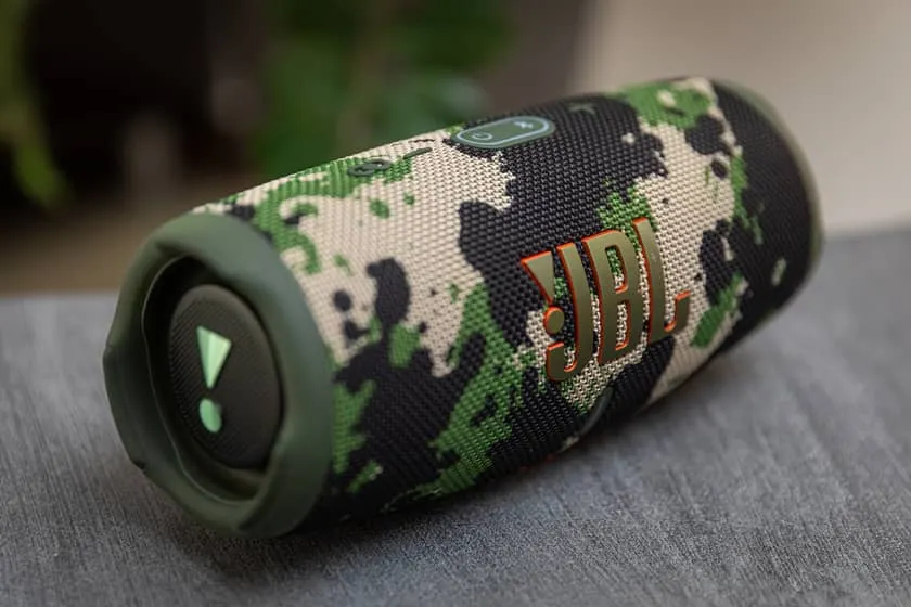 JBL Charge 5 висит на Али с жирной скидкой. Однозначно стоит брать