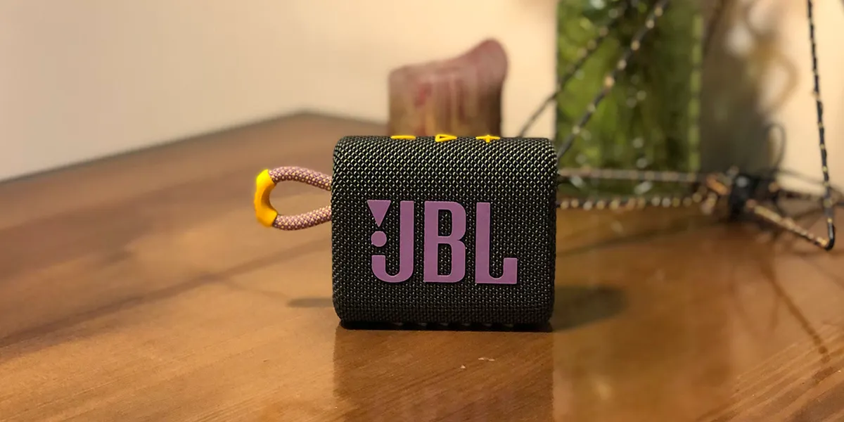 JBL GO 3 висит за копейки на AliExpress. Это самая компактная колонка бренда