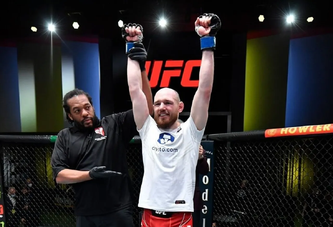 Русский боец стартовал в UFC с нокаута. Мир в восторге от победного танца Вячеслава Борщева