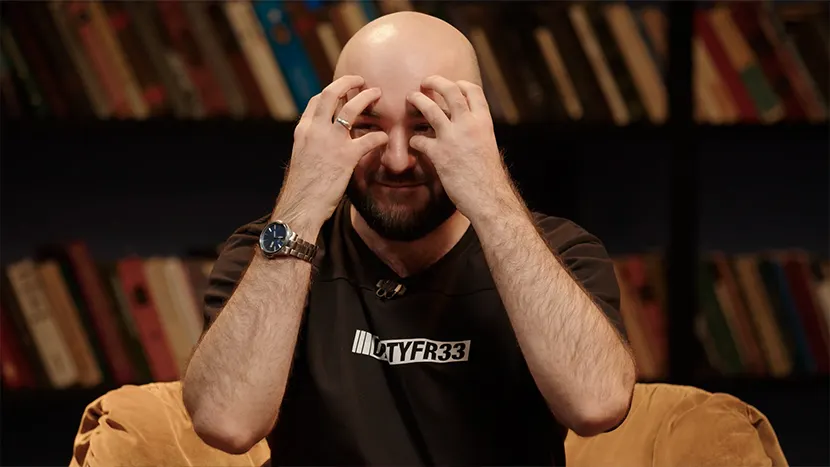 На «Что было дальше?» очень сложно рассказывать истории. Но комик Расул Чабдаров придумал хитрую тактику