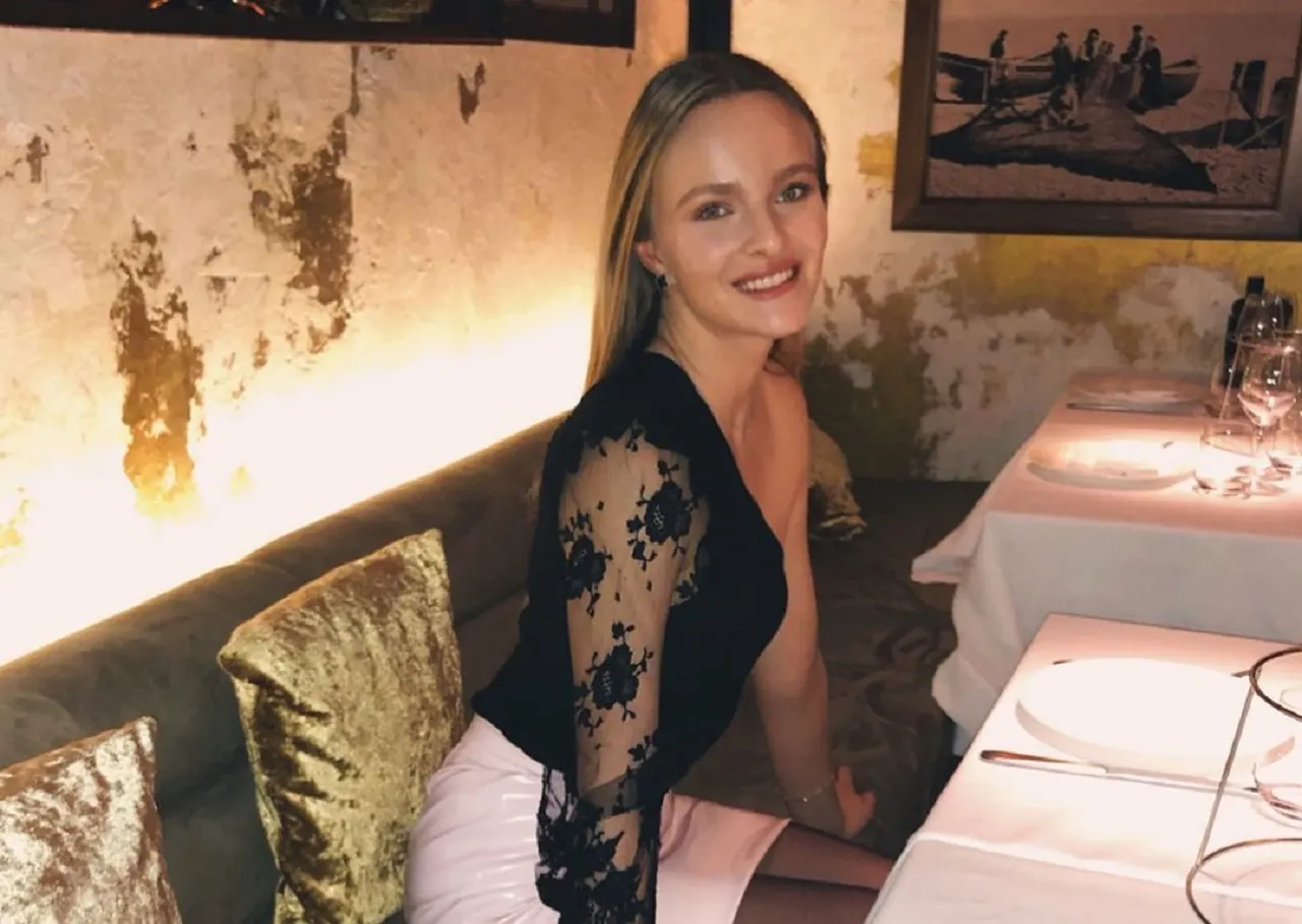 Девушка разнылась из-за ресторана. Она записала 13 сторис, как героически съела невкусный суп