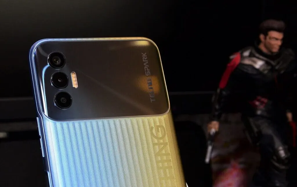 Неизвестный смартфон за 11 тысяч рублей рвет конкурентов. У него четкий экран и классная камера