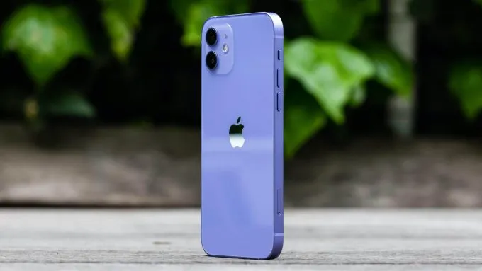 Смартфон Apple iPhone 12