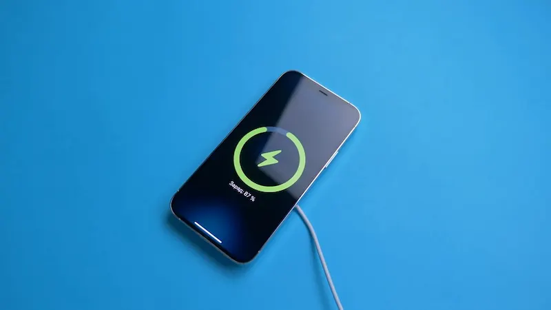 Забираем MagSafe с жирной скидкой. Это оригинальный зарядник для iPhone