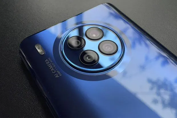 Huawei Nova 8i обесценился на Али. Стоит ли брать этот середняк?