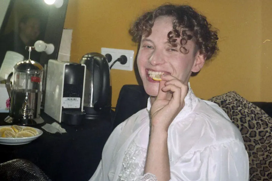 Артист Шарлот в огне: выпустил незаконченный альбом и выдал пачку странных признаний