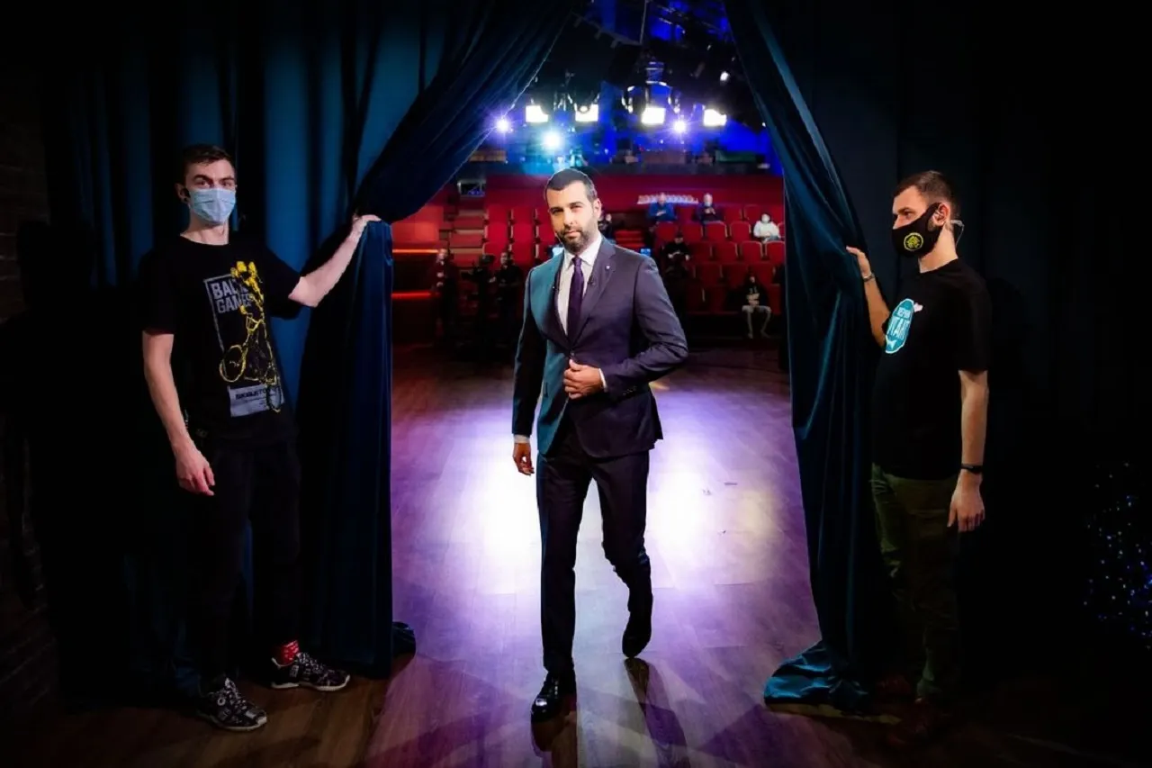 Иван Ургант в 18 лет снялся в жутком музыкальном клипе. Теперь все ищут шоумена на ютубе