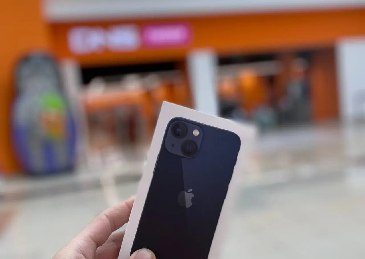 В DNS уже повышают цены на технику. Айфоны подорожали на 20 тысяч рублей за ночь