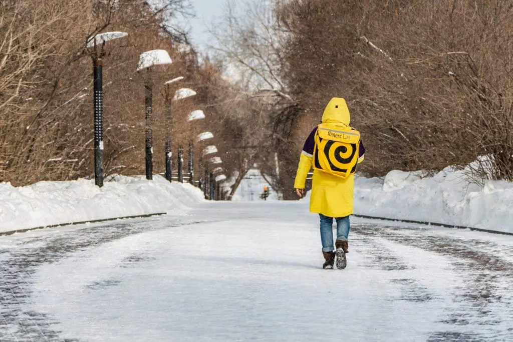 5 фактов о «Яндекс.Еде». Сколько зарабатывают курьеры и могут ли они съесть еду клиента?