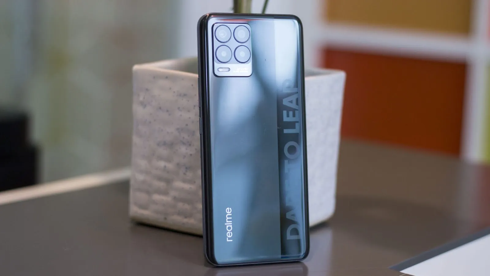 Realme 8 снова рухнул в цене на AliExpress. У него мощный процессор, отличный экран и огромный аккумулятор