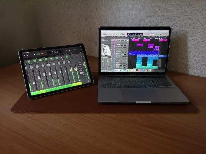 iPad Air 2020 / MacBook Pro M1 / Logic Remote