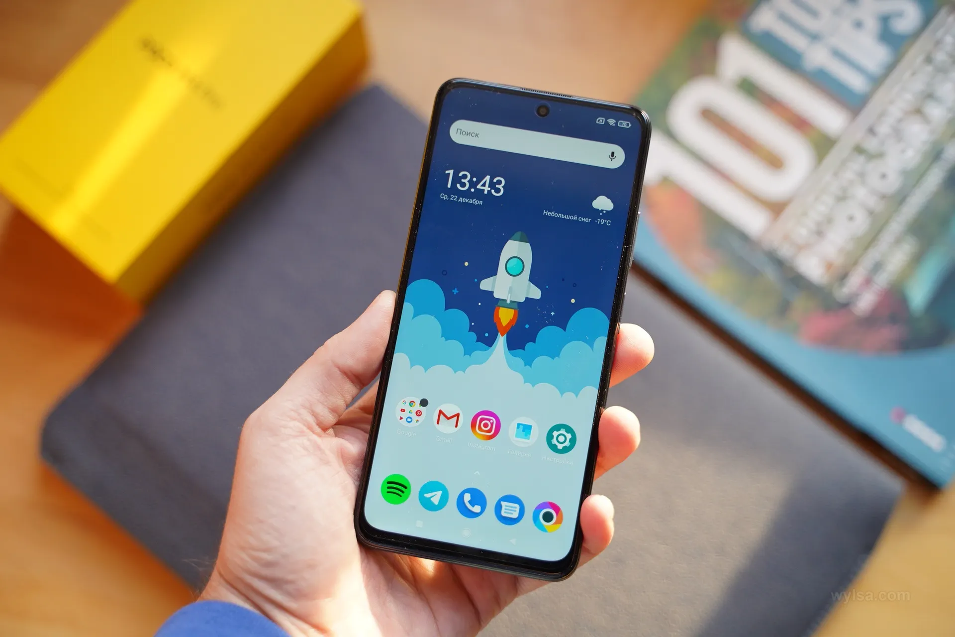 Топовый Xiaomi PocoPhone сливают на Tmall. Цены ниже еще не было