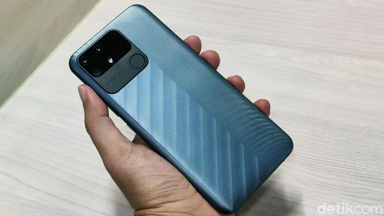 Бюджетник Realme Narzo 50A снова подешевел. Это девайс с мощным чипом и крутой камерой