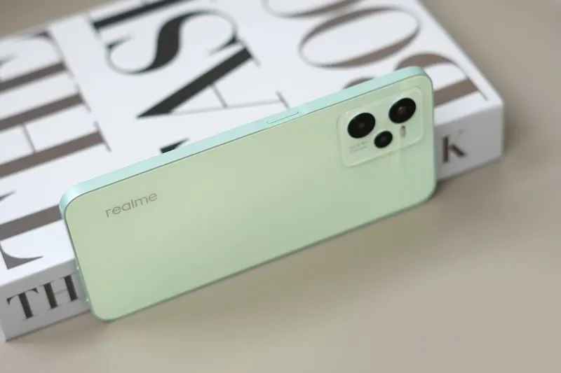 Realme представила бюджетник, который точно станет хитом. У него приятный дизайн, 50-мегапиксельная камера и FullHD-дисплей