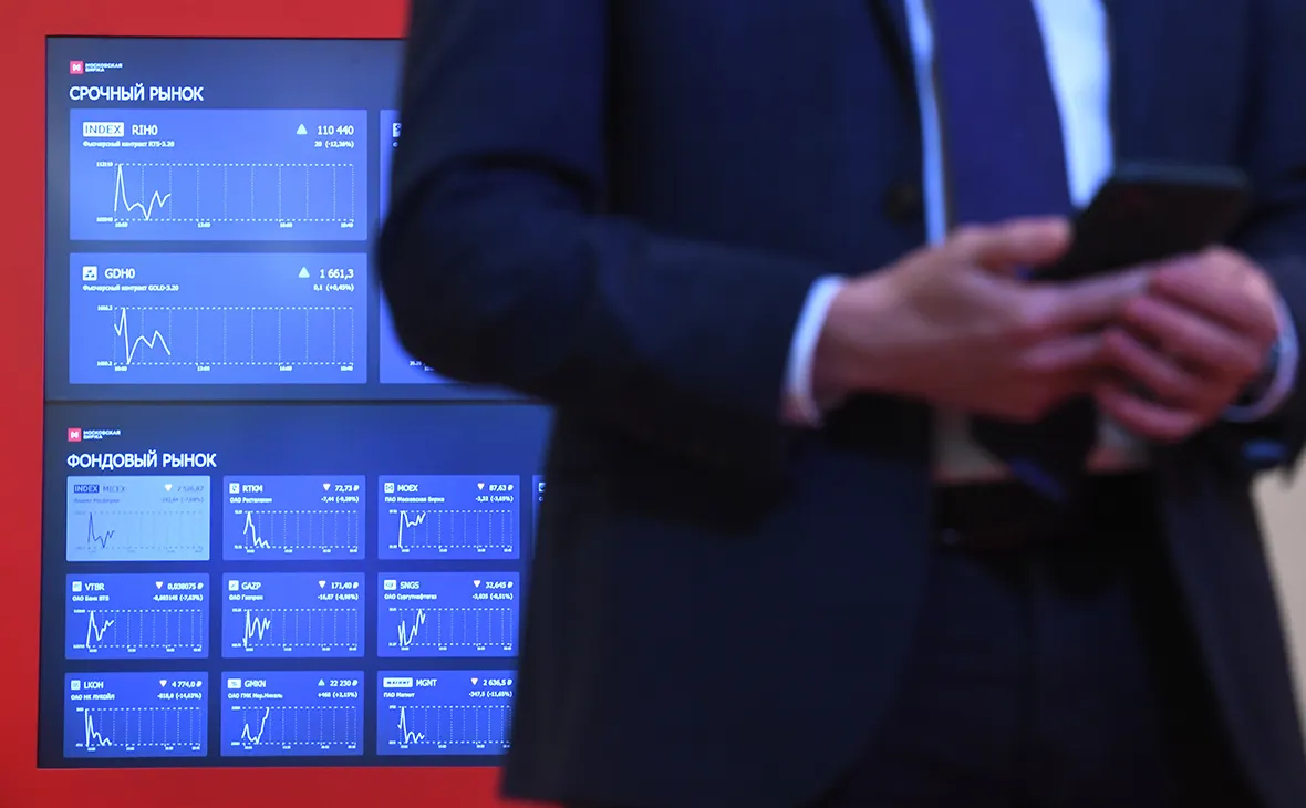 Брокер помянул русский фондовый рынок. Эксперт выпил за него в эфире РБК