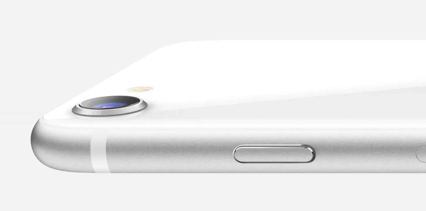 Новый iPhone SE не приедет в Россию. Стоит ли брать старый?