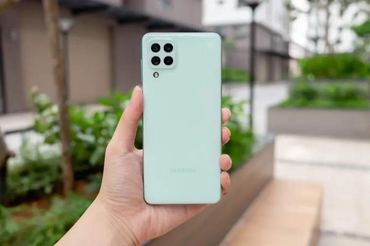 Об этом Samsung Galaxy мало кто помнит, а зря. Его еще можно приобрести по разумной цене