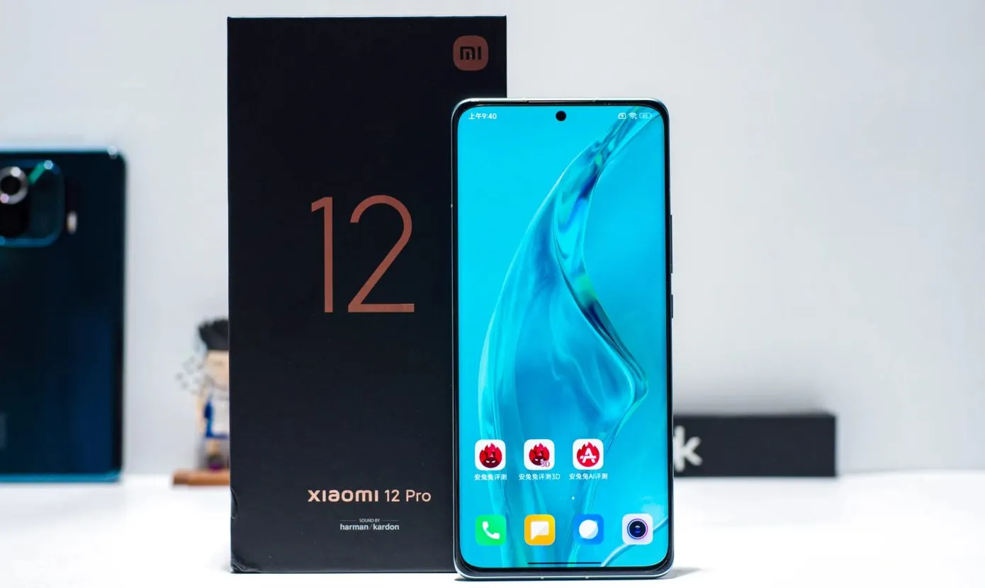 Что не так с Xiaomi 12 Pro? Девайс плохо снимает и отвратительно звучит