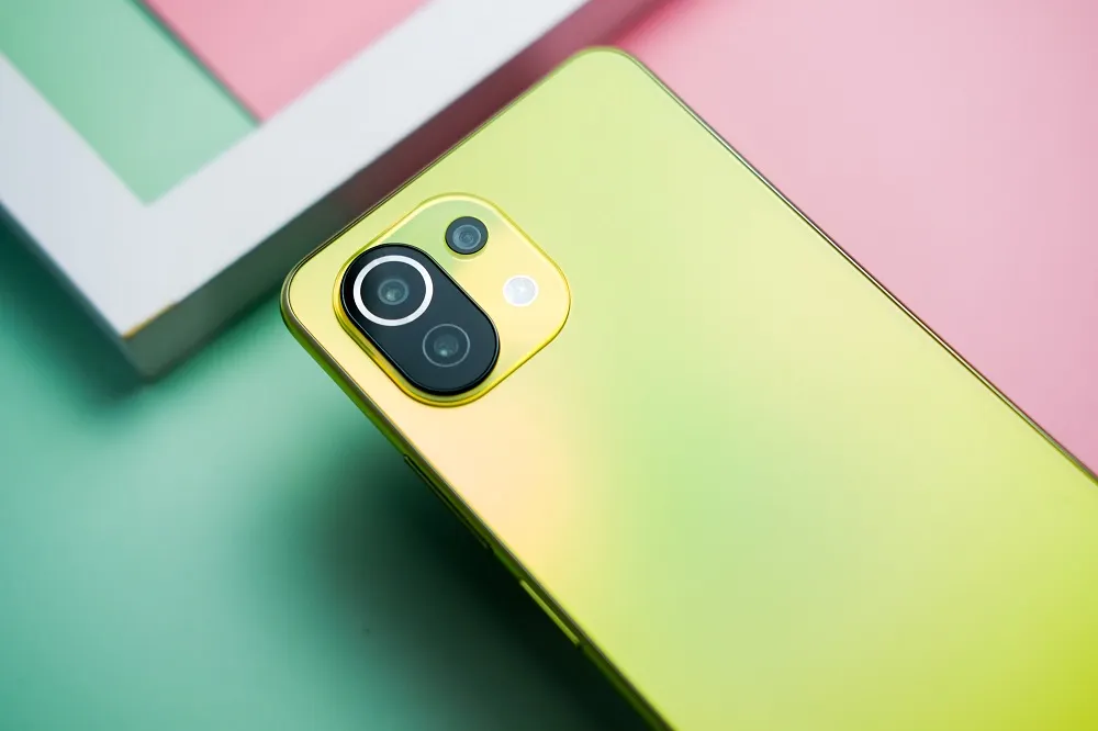 Этот Xiaomi — самый стильный субфлагман бренда. Его еще можно приобрести с неплохой скидкой