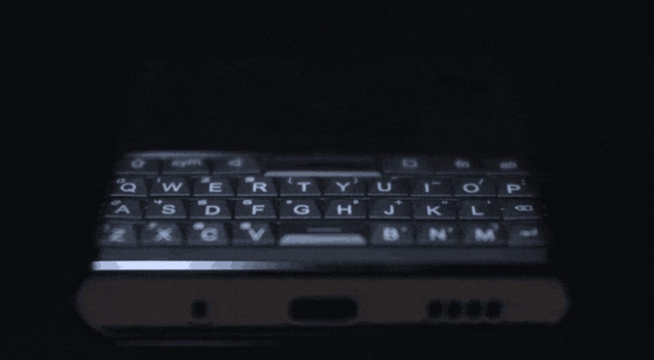 Появился крутой смартфон с QWERTY-клавиатурой. Как BlackBerry, но гораздо  дешевле — Палач | Гаджеты, скидки и медиа