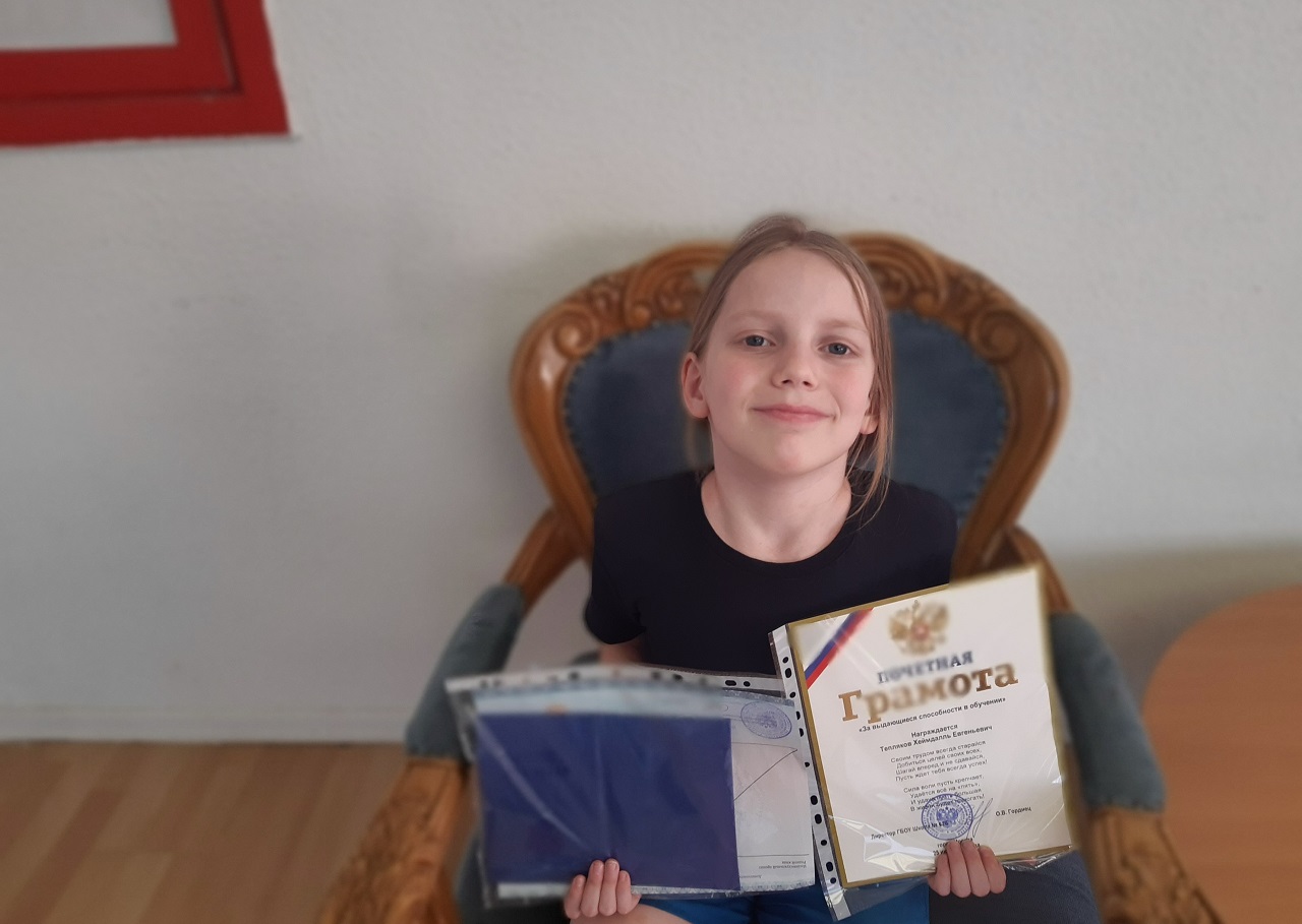 Почему брата Алисы Тепляковой нет на фото с выпускного? 8-летний Хеймдалль  побил рекорд сестры — Палач | Гаджеты, скидки и медиа