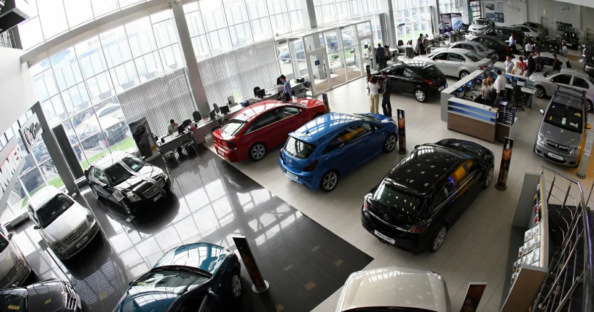 Есть ли дефицит автомобилей в России? К продаже готовы десятки тысяч машин  – каких?