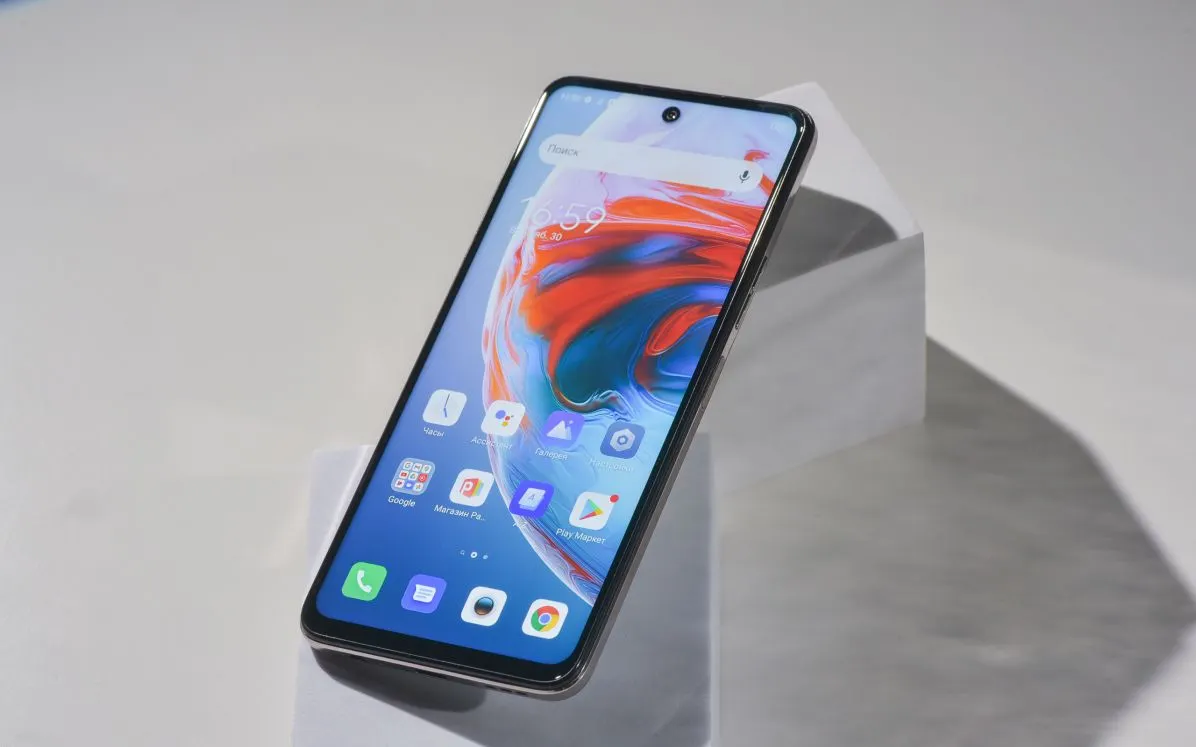 Неизвестный бюджетник с необычной камерой рухнул в цене. У него практически нет недостатков за свои деньги