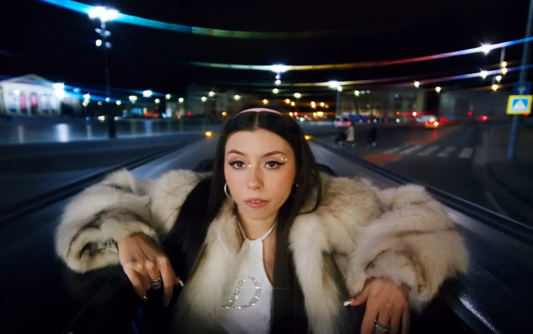 «У нас в цеху станет еще жарче!» Новый клип Доры похвалили работяги с завода