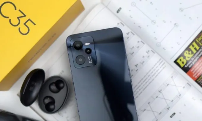 Realme C35