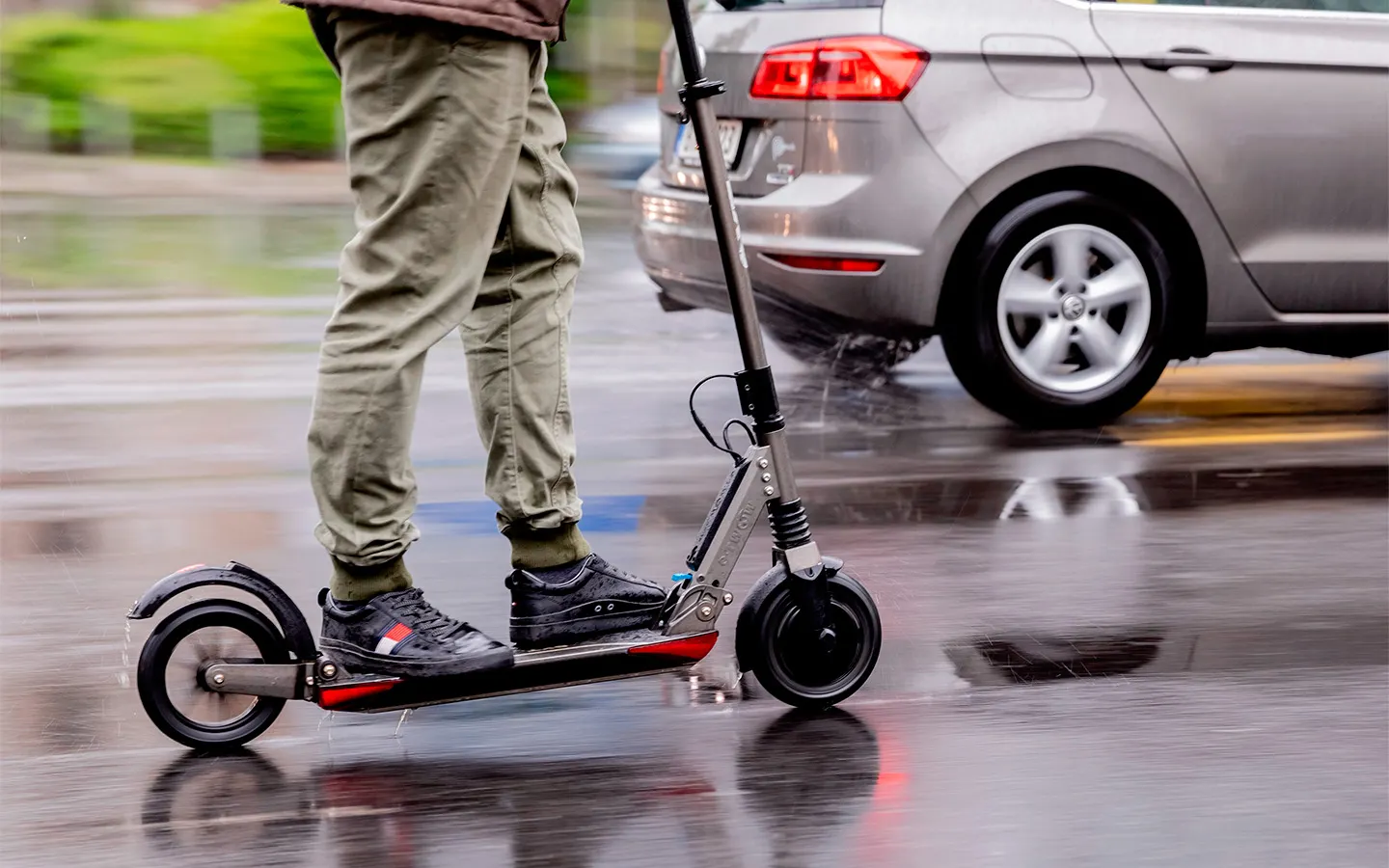 За электросамокат придется платить до 15 тысяч рублей в год. Почему так много?