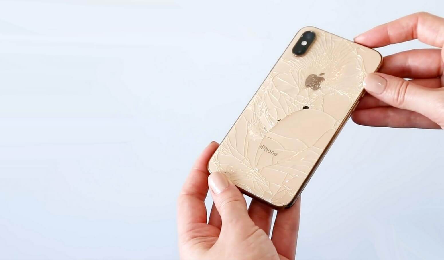 Замена стекла айфон 11 про. Разбитый iphone XS Max. Разбитый айфон XS Max золотой. Разбитый айфон XS. Разбитое заднее стекло айфон.