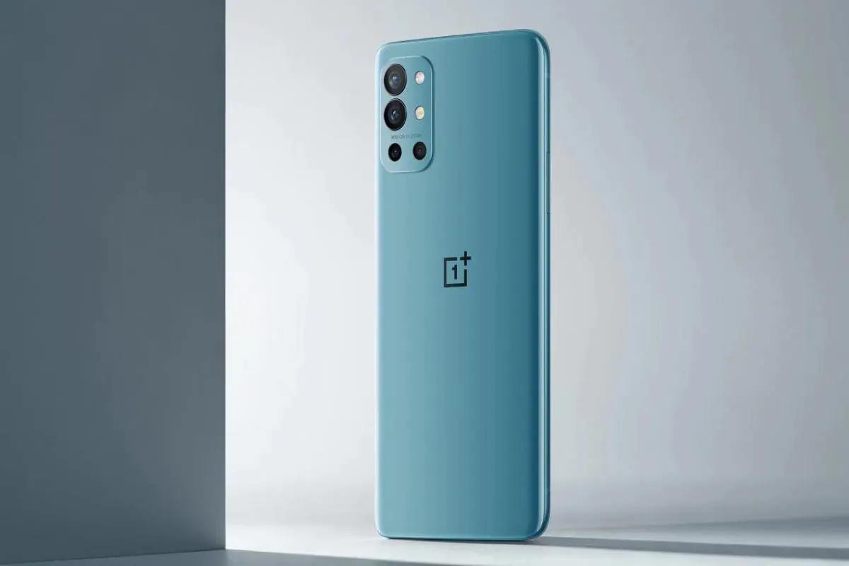 OnePlus 9R все еще крут в 2022 году. Флагман с бесконечной памятью и реактивной зарядкой стоит копейки