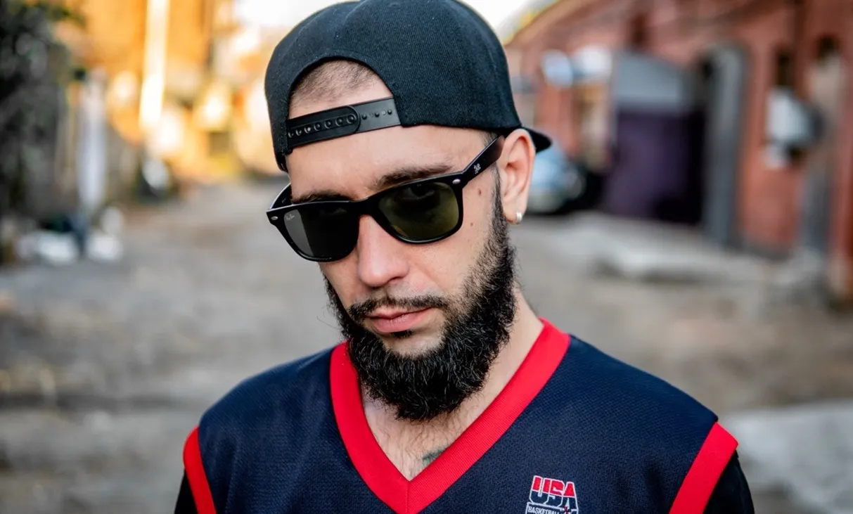 Ел просрочку и спал в лесу. Как люди становятся бомжами и выбираются со дна