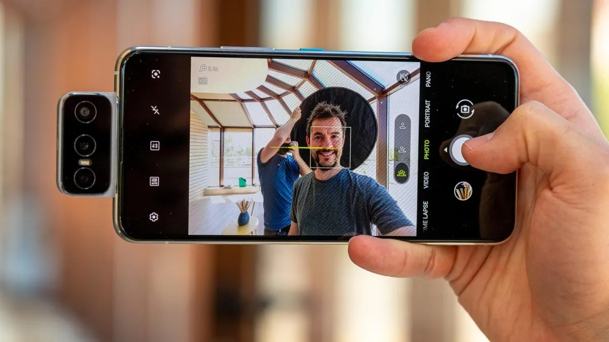 Смартфон Asus ZenFone 8 Flip