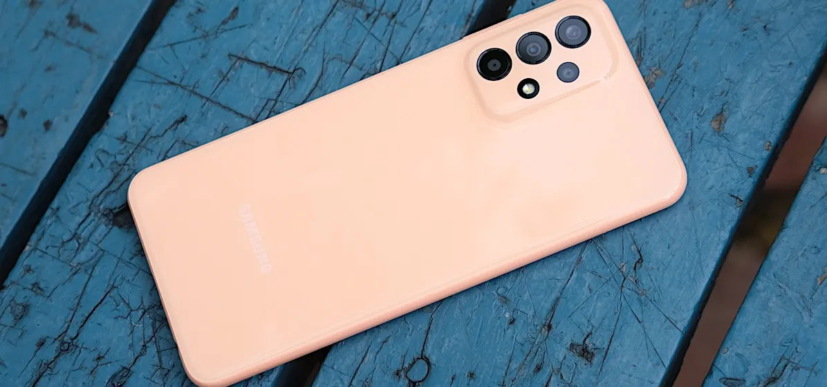 Самый доступный камерофон Samsung Galaxy раздают за копейки. Прайса ниже нет нигде