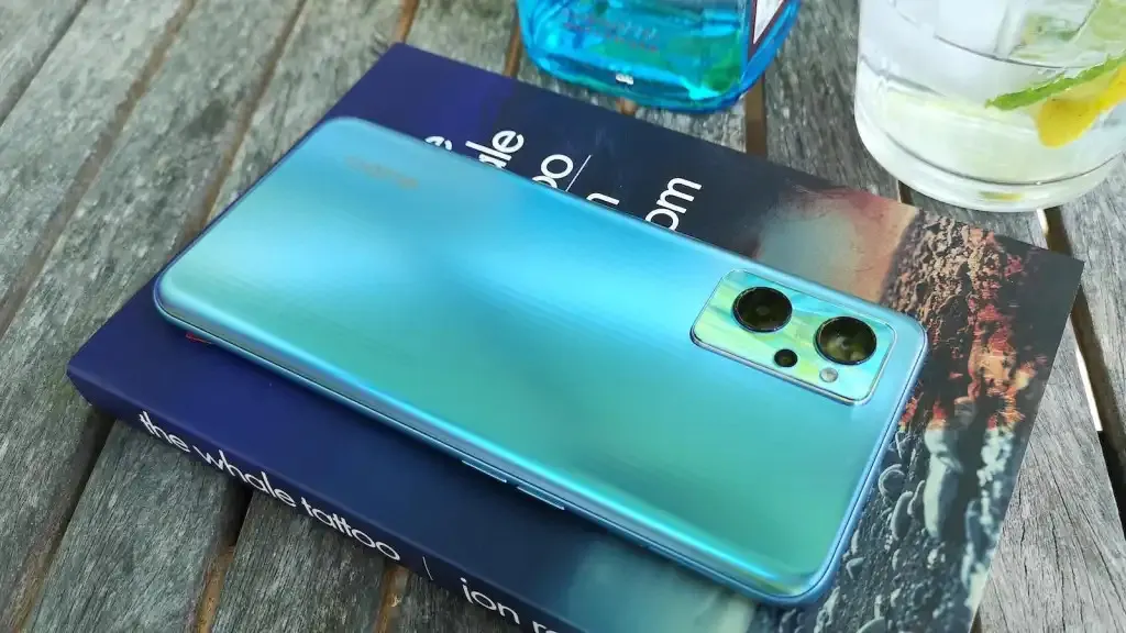 Хитовый Realme снова рухнул в цене. Это стильный бюджетник с адекватным железом и крутой автономностью