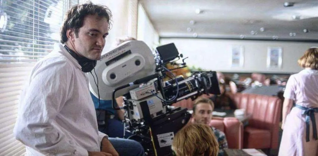 20 тупейших вещей, возможных только в кино. Герои входят без стука, спят в обуви и не пользуются мышью