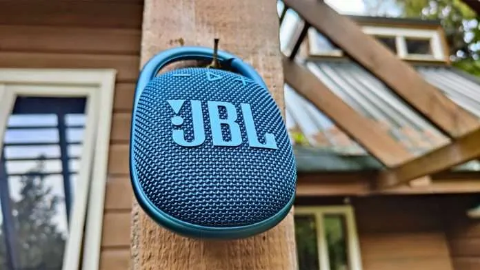 Самая компактная колонка JBL окончательно обесценилась. Хватаем хитовый гаджет за копейки