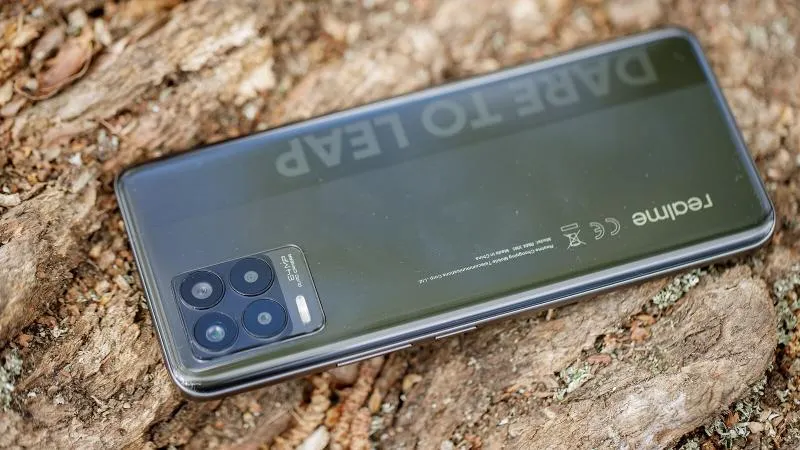 Об этом Realme все забыли, а зря. Крутой бюджетник отдают за смешные деньги