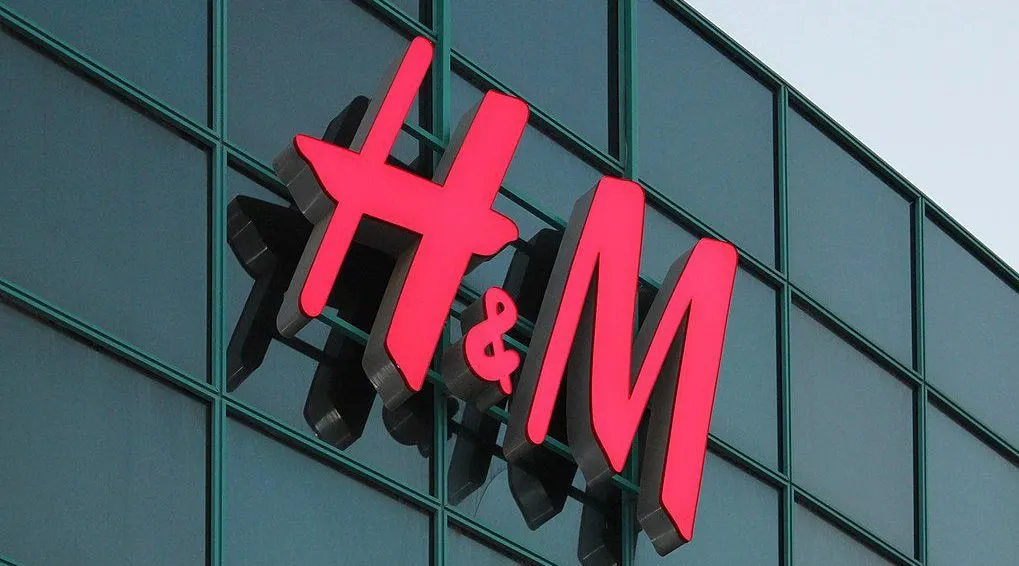 В российских магазинах H&#038;M появятся новые вещи. Бренд не собирается покидать страну?