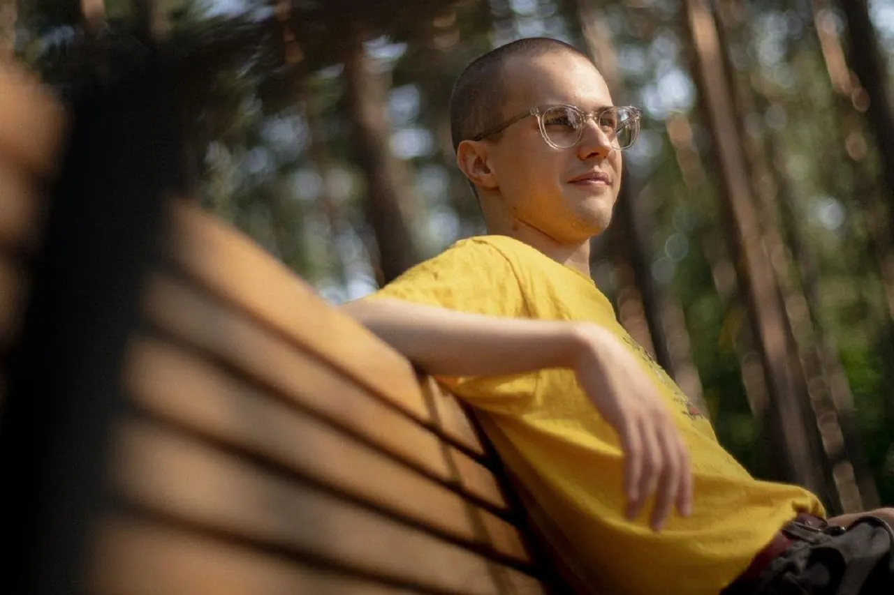 Александр Долгополов объявил себя небинарной персоной. Кто это такие и есть ли в России похожие знаменитости?