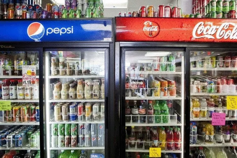 Coca-Cola и Pepsi переименуют все холодильники в России. Почему это важная новость?