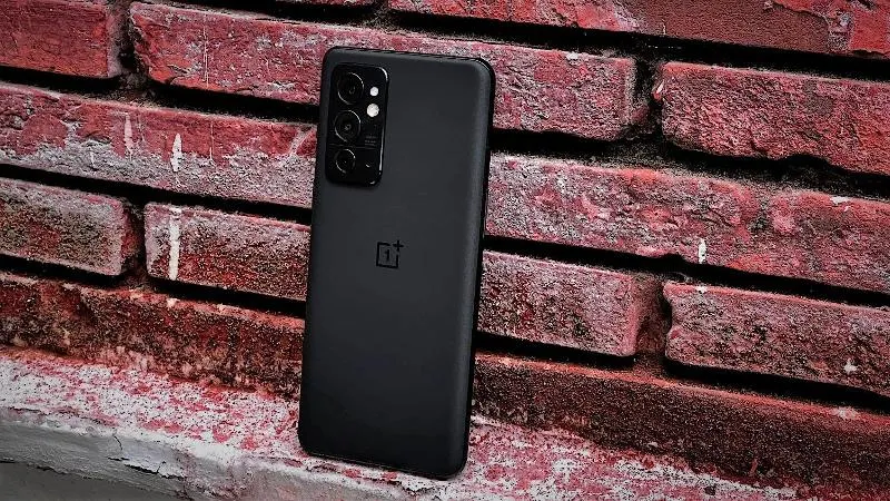 Самый выгодный OnePlus обесценился в России. У него крутой экран и мощное железо